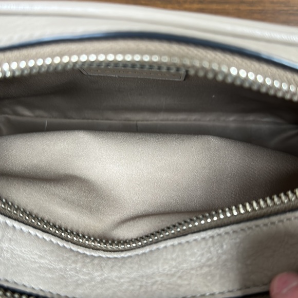 Leatherology Meadow Double Zip Hand Painted Monogrammed “MAH” Camera Bag - Picture 8 of 16